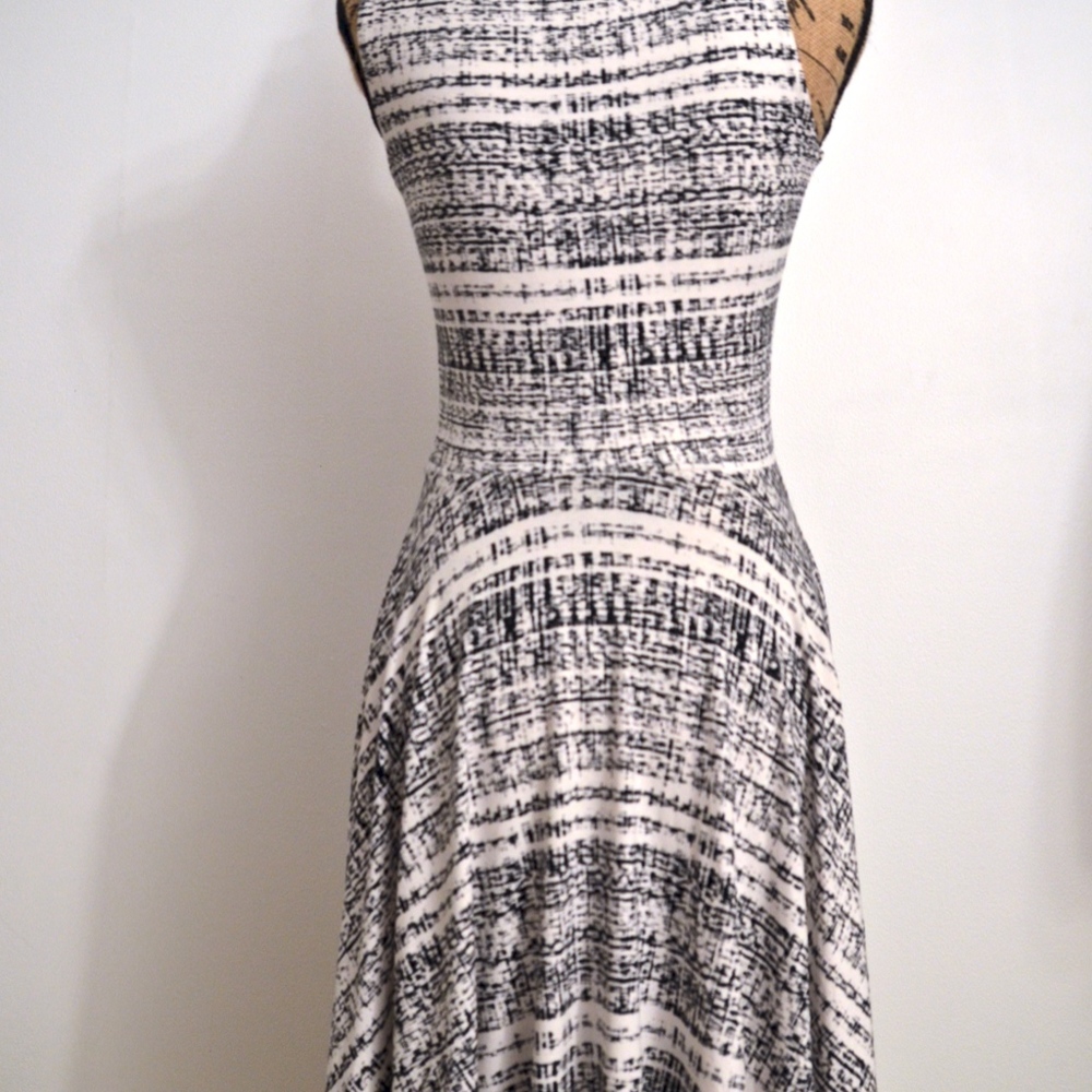 Black and White Print Shift dress - Picture 4 of 7